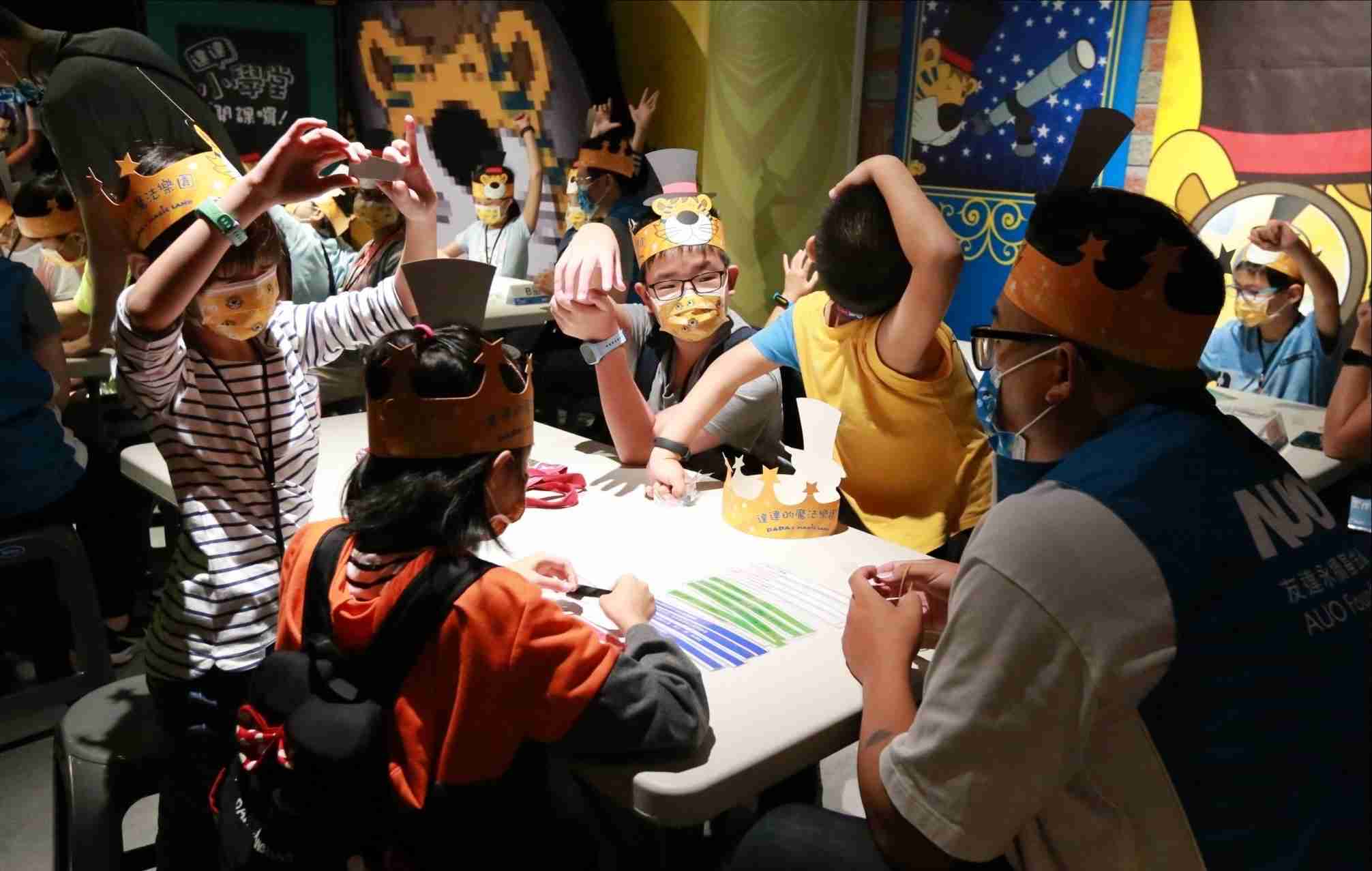 918.COM以永续理念推动全人教育计划，，，内外结盟储备科普教育人才，，荣获亚太永续行动奖社会共融面的金奖肯定